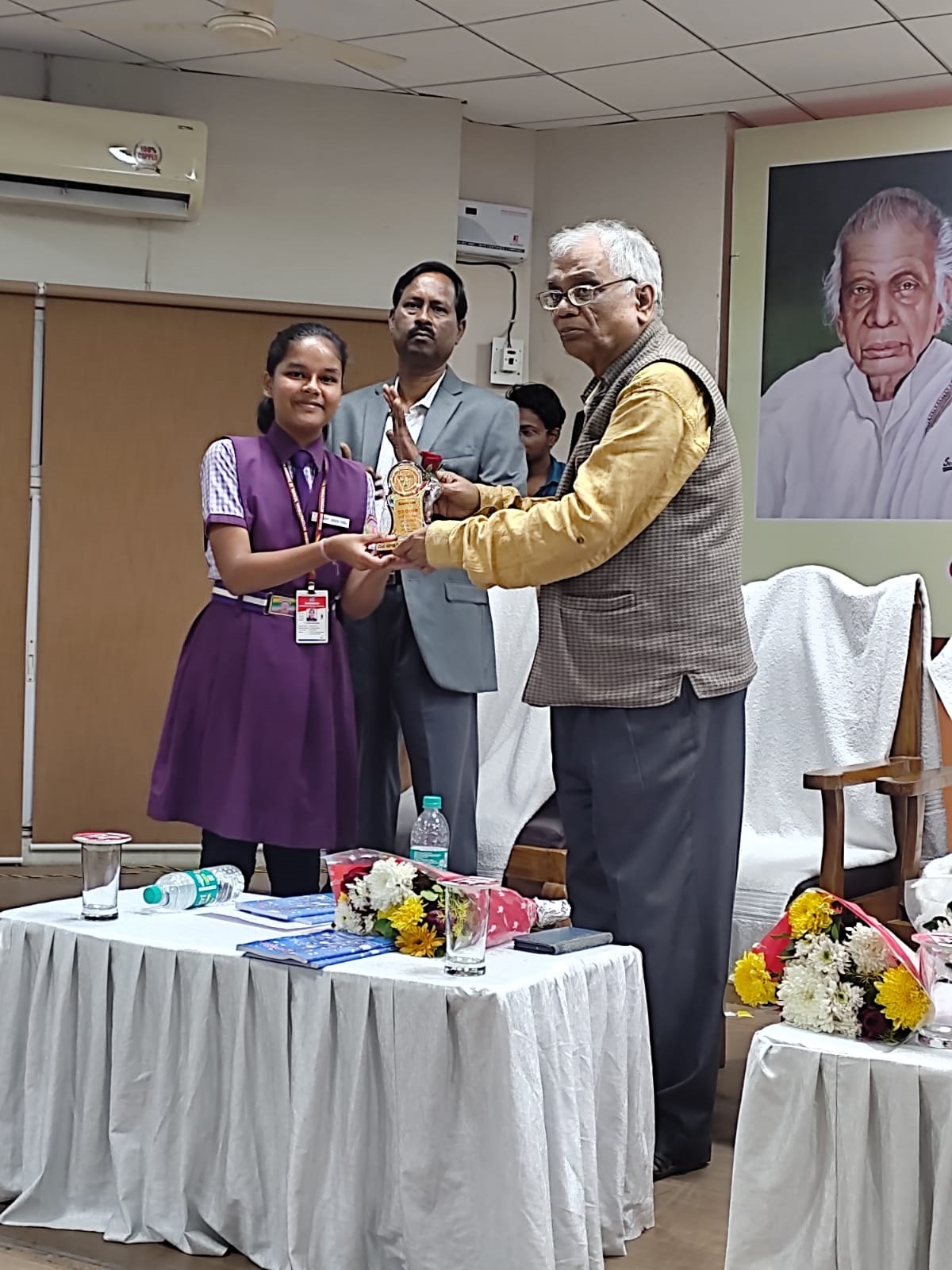 Retaired Professor Of Mathematics Utkal University, Vanivihar Prof.Birendra Nayak Felicitating Our students at Jayadev Bhavan.